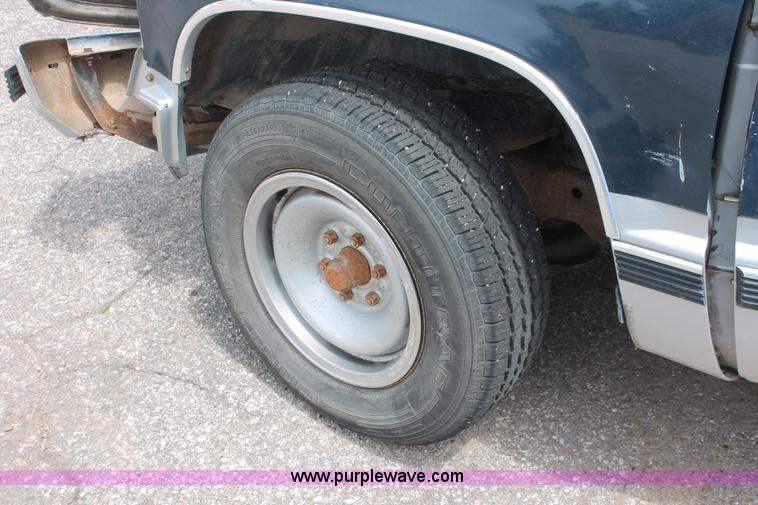 image for item H3568 1988 Chevrolet 2500 pickup truck