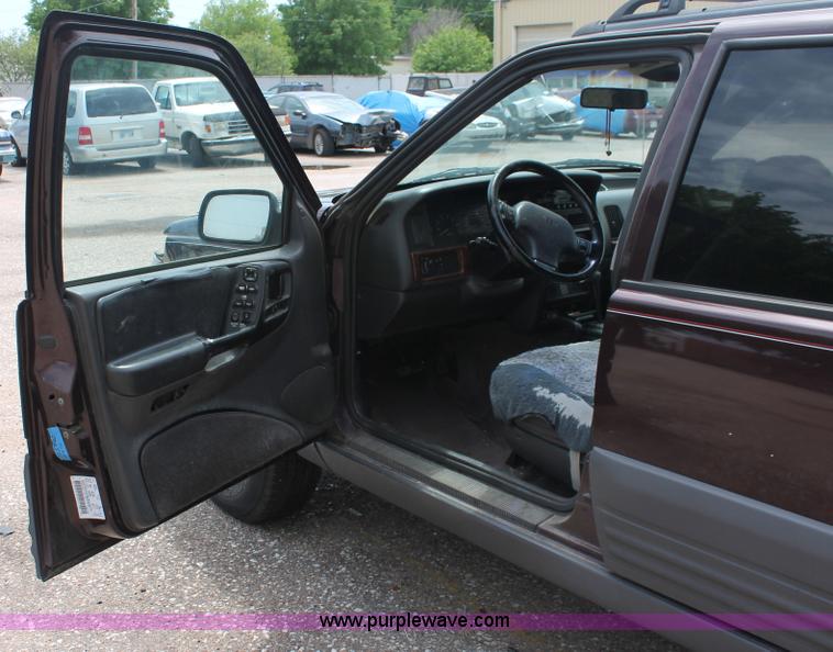 image for item H3569 1996 Jeep Grand Cherokee Laredo SUV