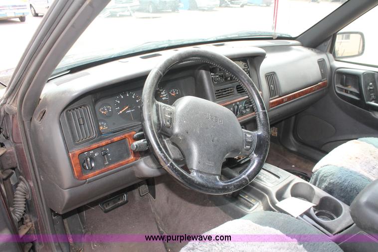 image for item H3569 1996 Jeep Grand Cherokee Laredo SUV