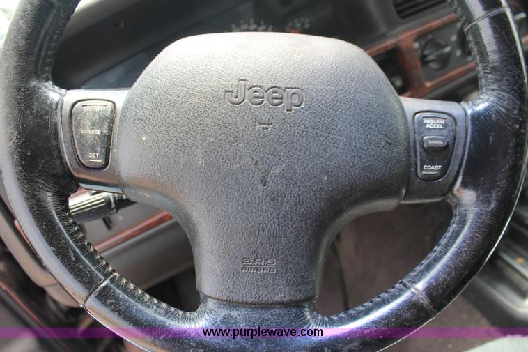 image for item H3569 1996 Jeep Grand Cherokee Laredo SUV