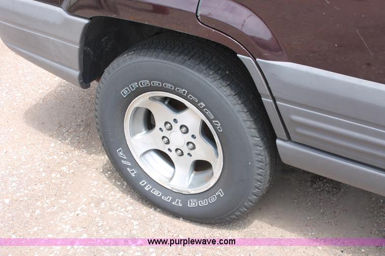 image for item H3569 1996 Jeep Grand Cherokee Laredo SUV