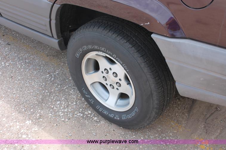 image for item H3569 1996 Jeep Grand Cherokee Laredo SUV