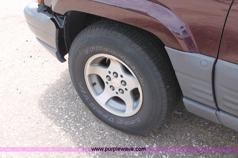 image for item H3569 1996 Jeep Grand Cherokee Laredo SUV