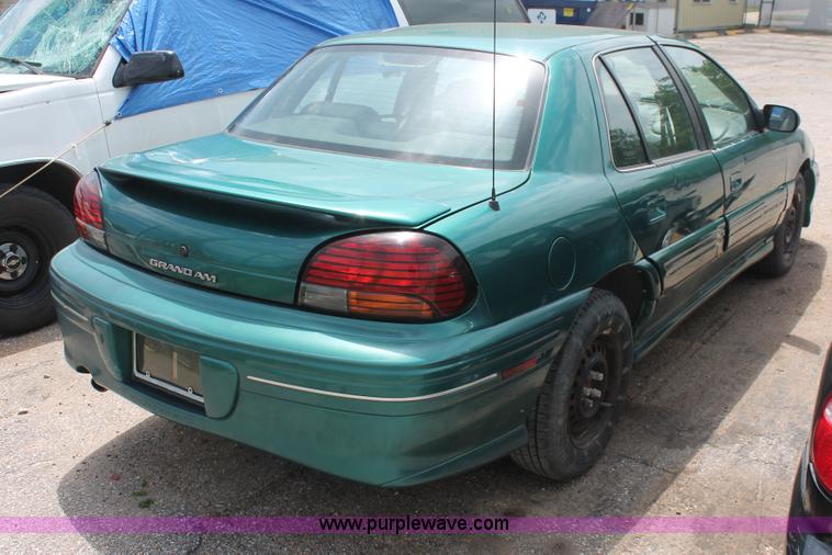 image for item H3570 1998 Pontiac Grand AM SE
