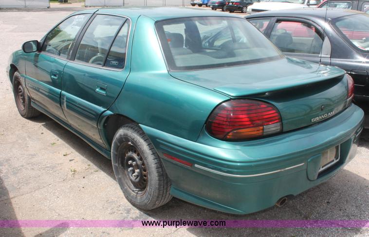 image for item H3570 1998 Pontiac Grand AM SE
