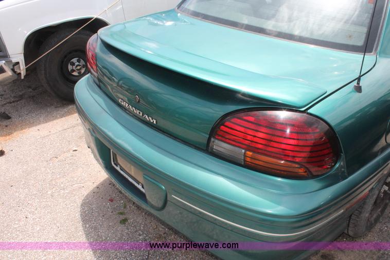 image for item H3570 1998 Pontiac Grand AM SE