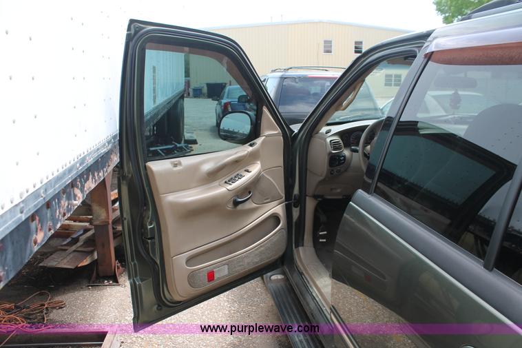 image for item H3571 2001 Ford Expedition XLT