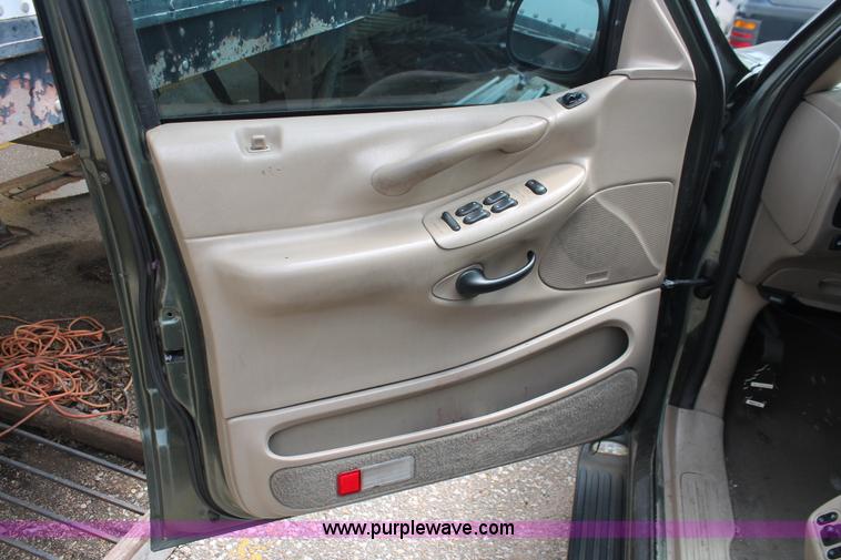 image for item H3571 2001 Ford Expedition XLT