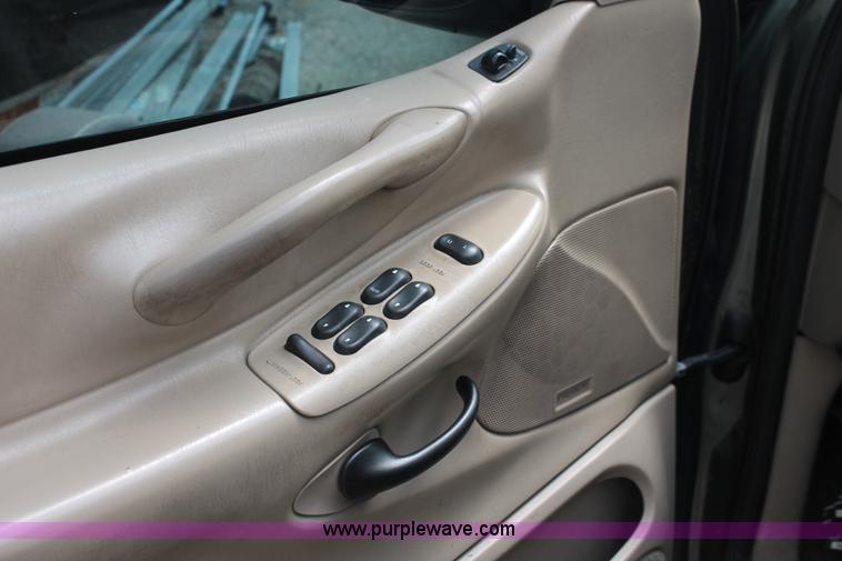 image for item H3571 2001 Ford Expedition XLT