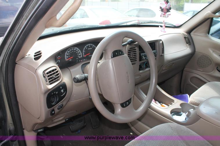 image for item H3571 2001 Ford Expedition XLT