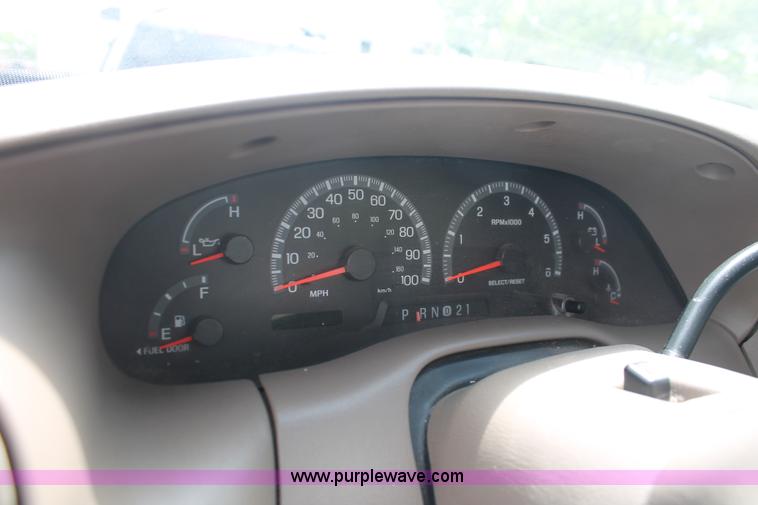 image for item H3571 2001 Ford Expedition XLT