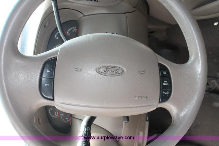 image for item H3571 2001 Ford Expedition XLT