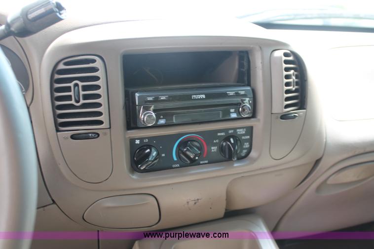 image for item H3571 2001 Ford Expedition XLT