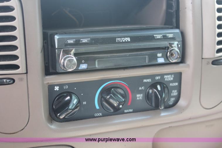 image for item H3571 2001 Ford Expedition XLT