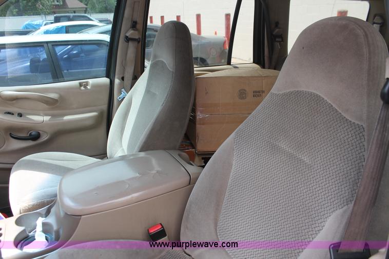 image for item H3571 2001 Ford Expedition XLT