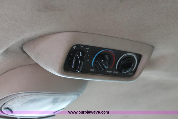 image for item H3571 2001 Ford Expedition XLT