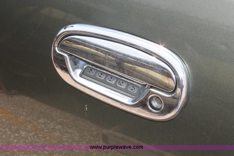 image for item H3571 2001 Ford Expedition XLT