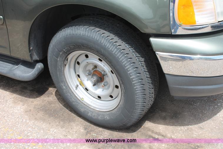 image for item H3571 2001 Ford Expedition XLT