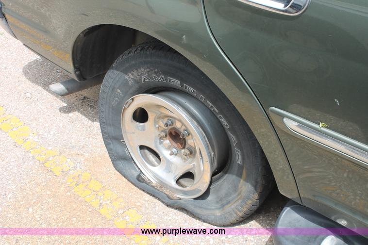 image for item H3571 2001 Ford Expedition XLT