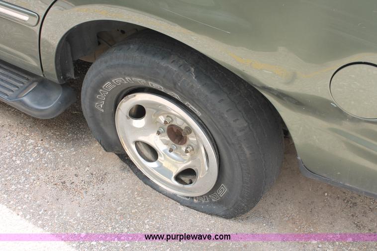 image for item H3571 2001 Ford Expedition XLT