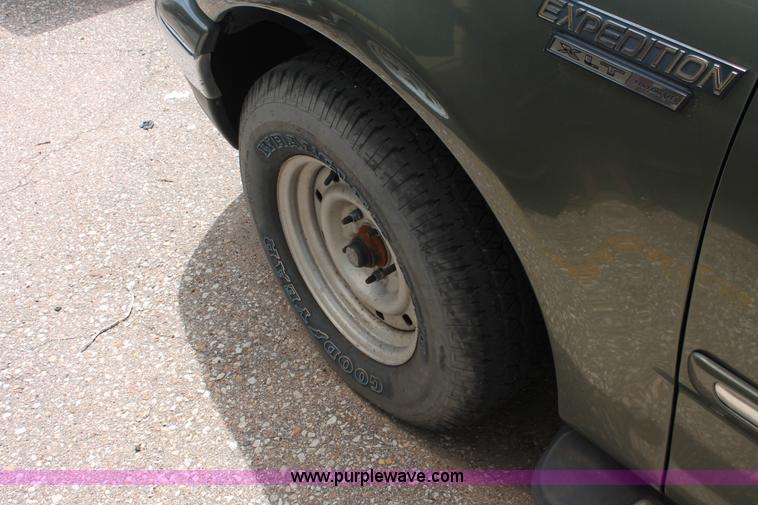 image for item H3571 2001 Ford Expedition XLT