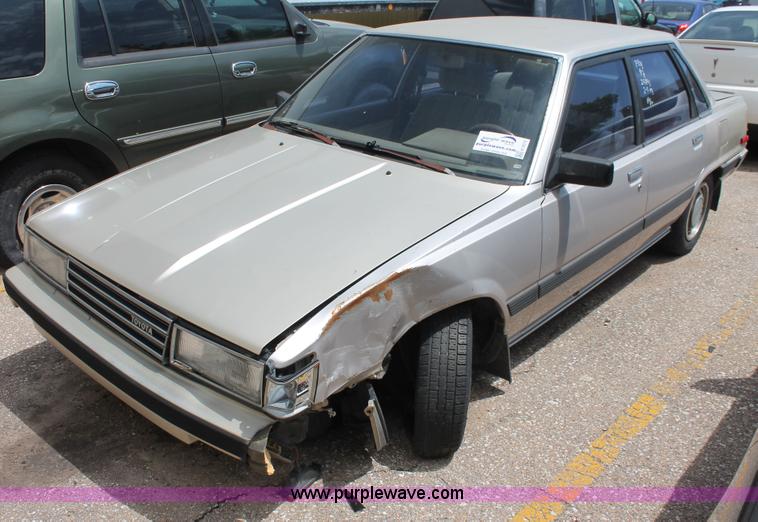 image for item H3572 1985 Toyota Camry LE