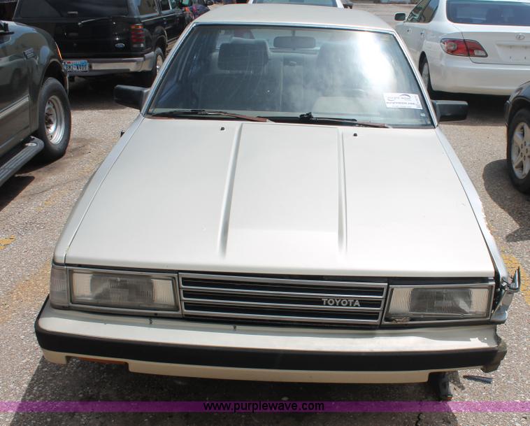 image for item H3572 1985 Toyota Camry LE