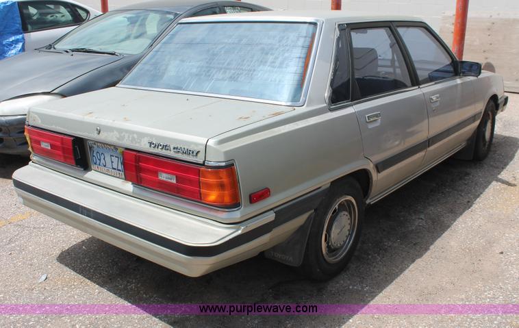 image for item H3572 1985 Toyota Camry LE