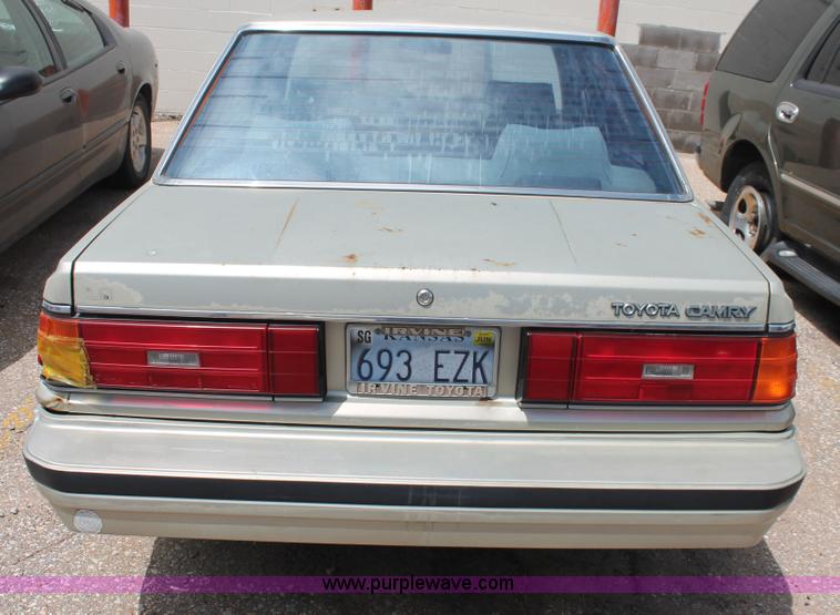 image for item H3572 1985 Toyota Camry LE