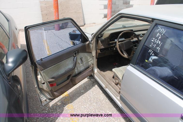 image for item H3572 1985 Toyota Camry LE