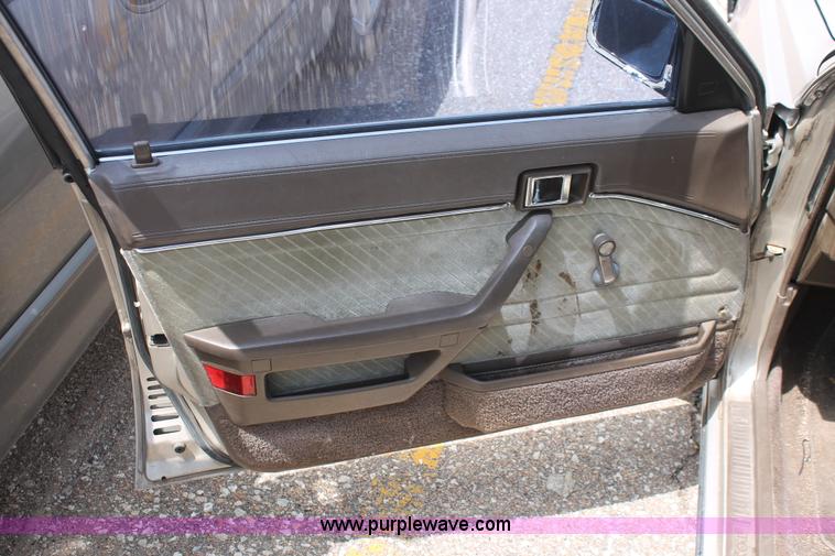 image for item H3572 1985 Toyota Camry LE