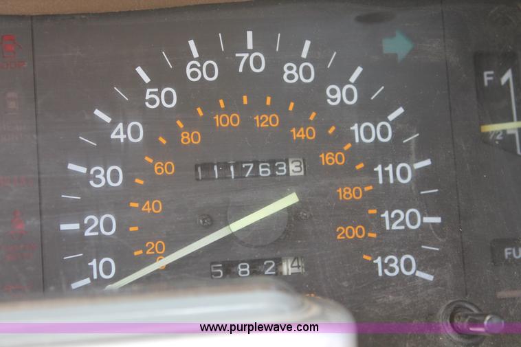 image for item H3572 1985 Toyota Camry LE