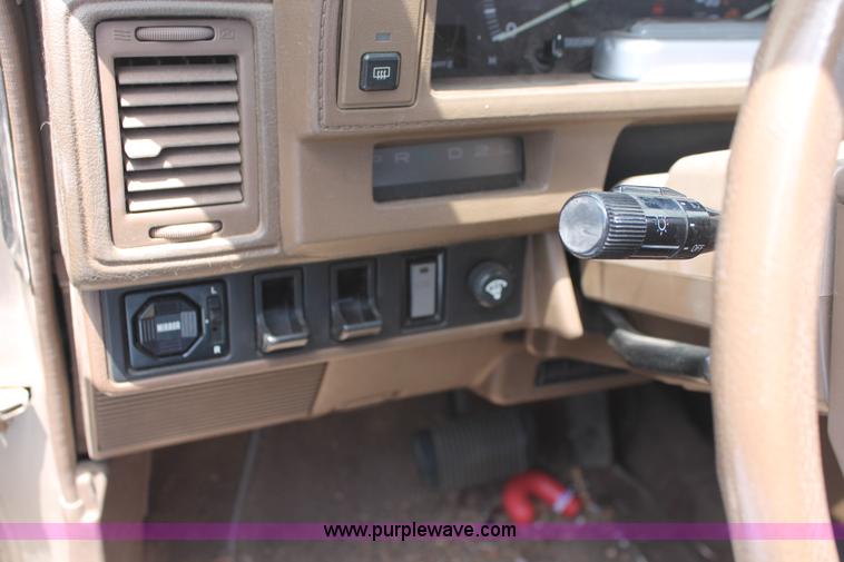 image for item H3572 1985 Toyota Camry LE