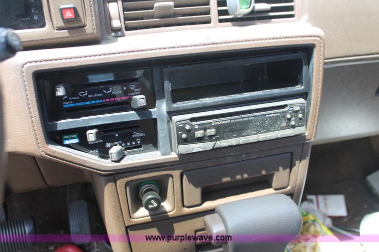 image for item H3572 1985 Toyota Camry LE