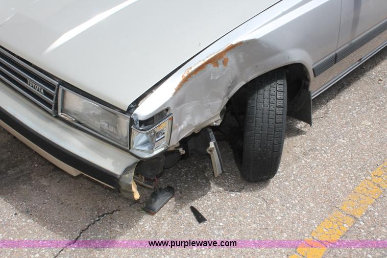 image for item H3572 1985 Toyota Camry LE