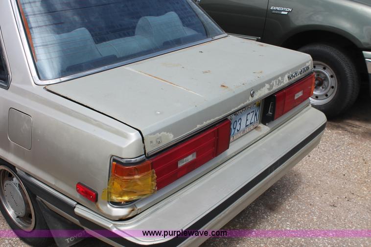 image for item H3572 1985 Toyota Camry LE
