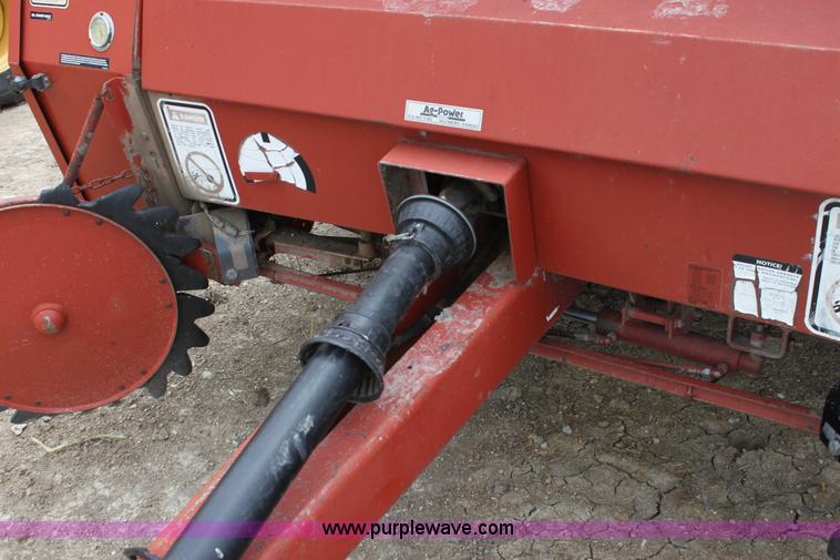 image for item AE9233 Hesston 560 round baler