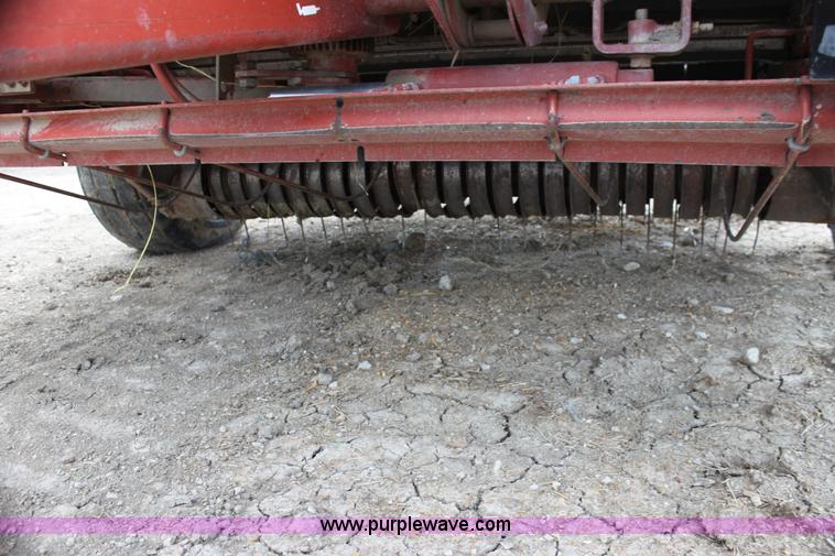 image for item AE9233 Hesston 560 round baler