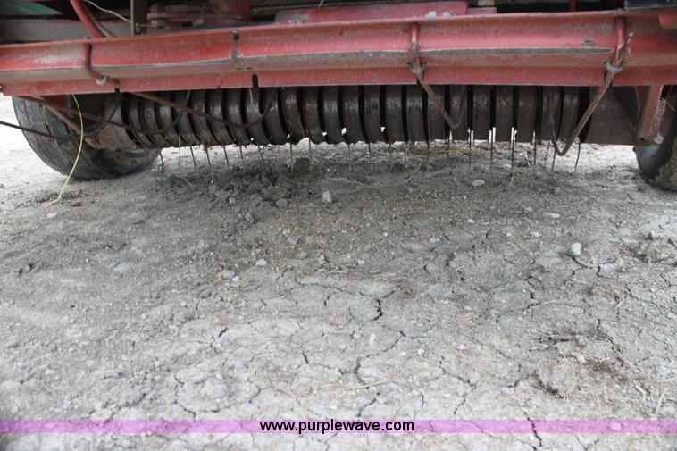 image for item AE9233 Hesston 560 round baler