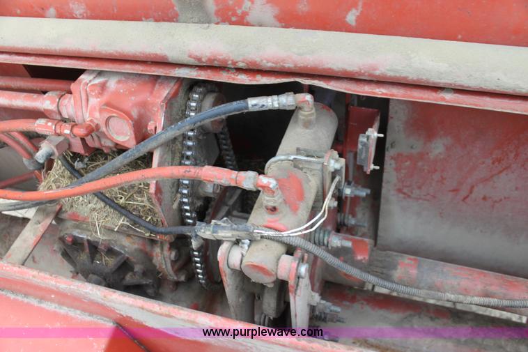 image for item AE9233 Hesston 560 round baler