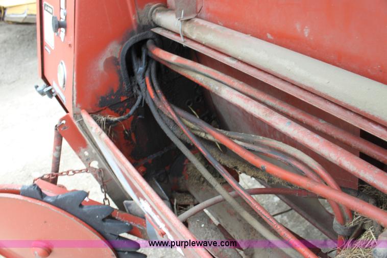 image for item AE9233 Hesston 560 round baler