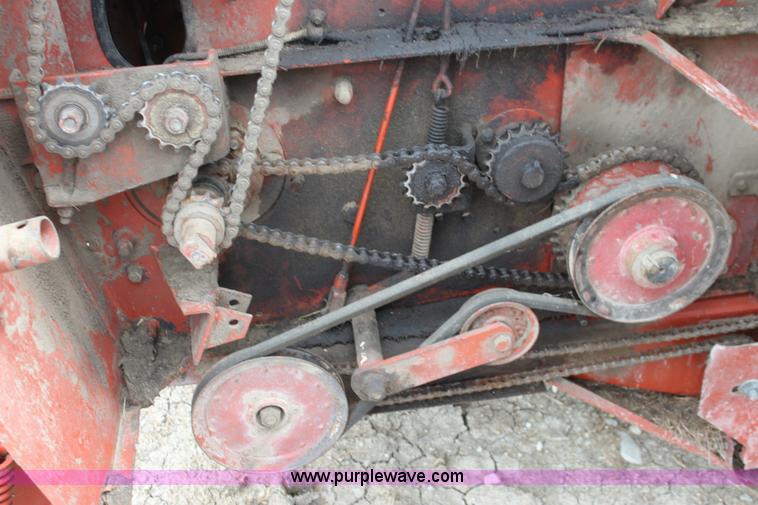 image for item AE9233 Hesston 560 round baler