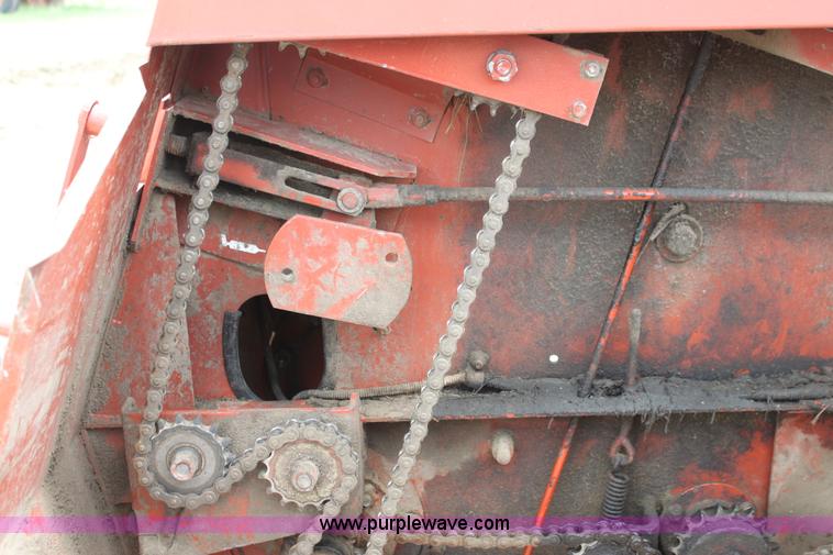 image for item AE9233 Hesston 560 round baler