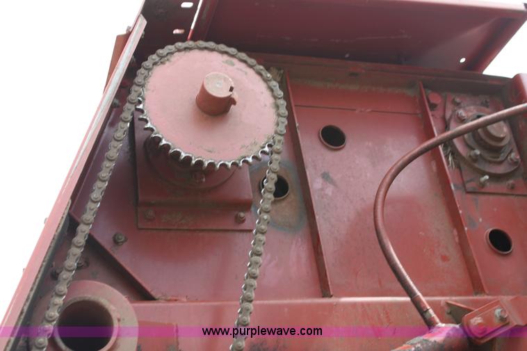 image for item AE9233 Hesston 560 round baler