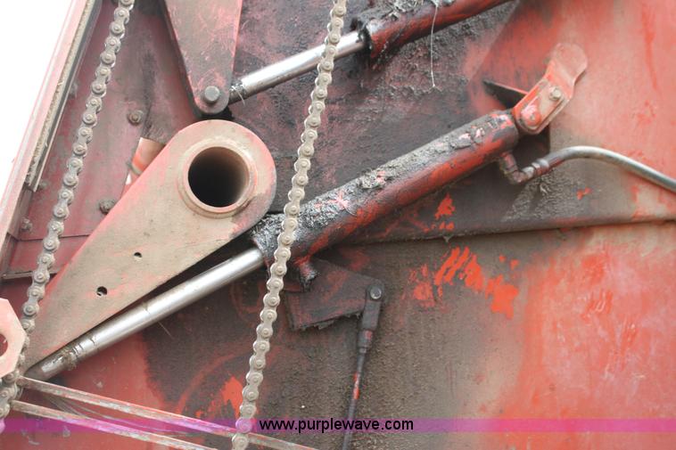 image for item AE9233 Hesston 560 round baler