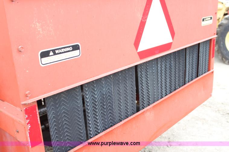 image for item AE9233 Hesston 560 round baler