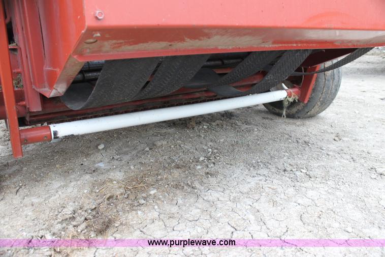 image for item AE9233 Hesston 560 round baler