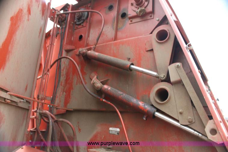 image for item AE9233 Hesston 560 round baler