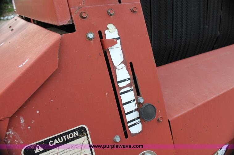 image for item AE9233 Hesston 560 round baler