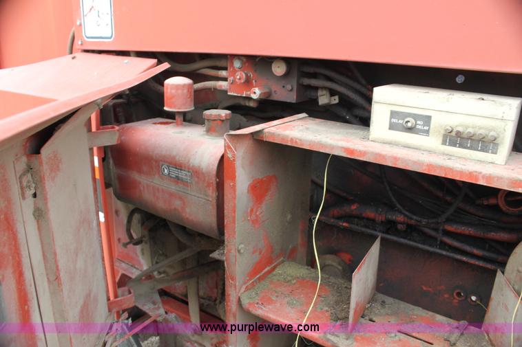 image for item AE9233 Hesston 560 round baler